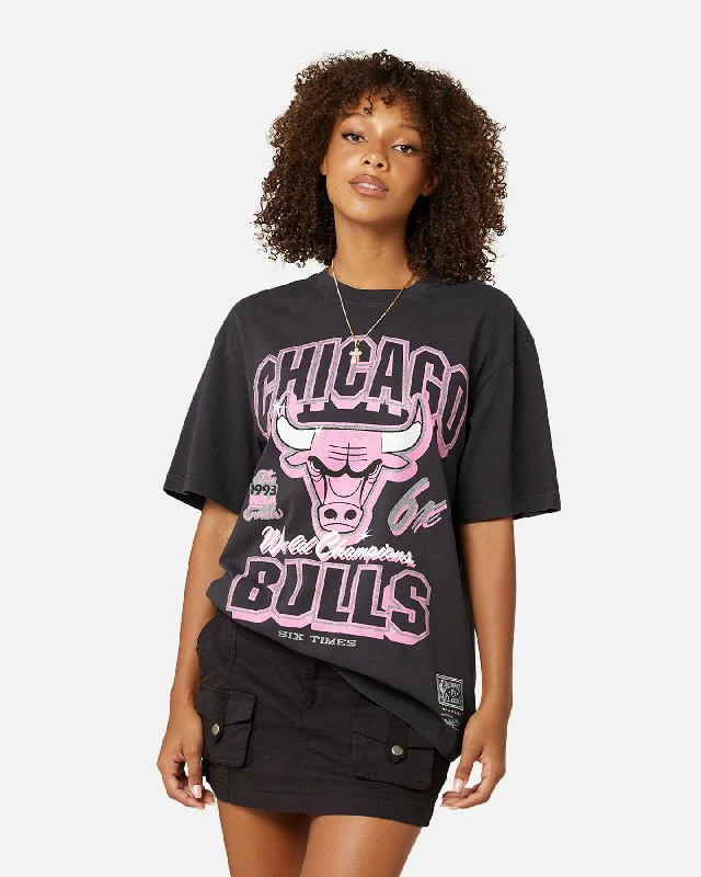 Mitchell & Ness Women's Chicago Bulls Arch Logo T-Shirt Faded Black-- Print Jacquard Patchwork Mitchell & Ness Women's Chicago Bulls Arch Logo T-Shirt Faded Black-- Print Jacquard Patchwork