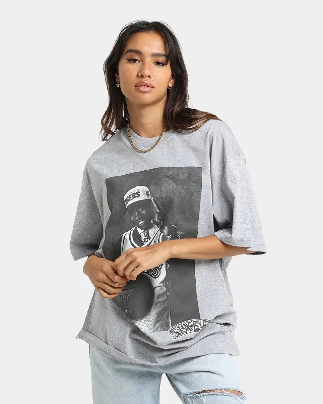 Mitchell & Ness Philadelphia 76ers Iverson Basketball Photo T-Shirt Grey Marle-- Welt Pockets Slit Pockets