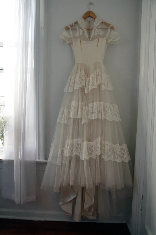 Retro Ivory Sleeveless A-Line Lace Vintage Wedding Dress Party Dress, DP4639 Tunics Chic fashionable Retro Ivory Sleeveless A-Line Lace Vintage Wedding Dress Party Dress, DP4639 Tunics Chic fashionable