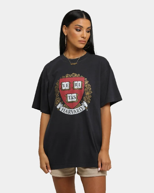 NATIONAL COLLEGIATE ATHLETIC ASSC Harvard University Team Crest Vintage T-Shirt Vintage Black